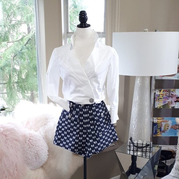 EUC DStudio white cotton blend blouse with statement button, 6 - Picture 6 of 13